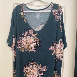 Maurice’s v-neck Tee.